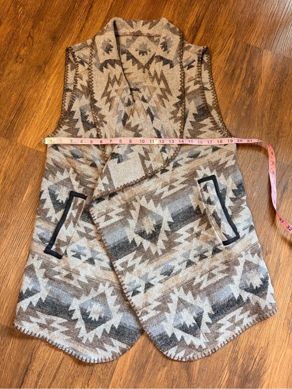 Western Style Open-Front Aztec-Pattern Vest - Picture 5 of 12